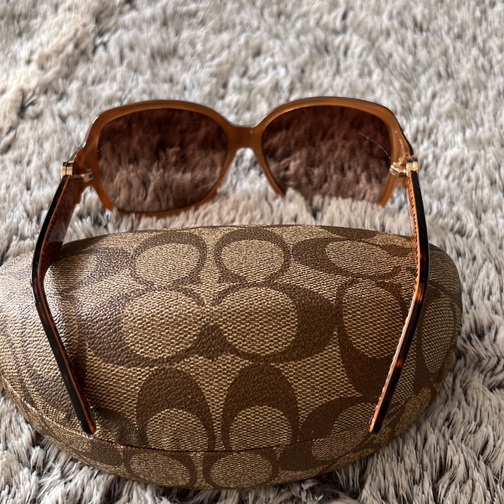 Coach sunnies 😎 - Picture 3 of 5